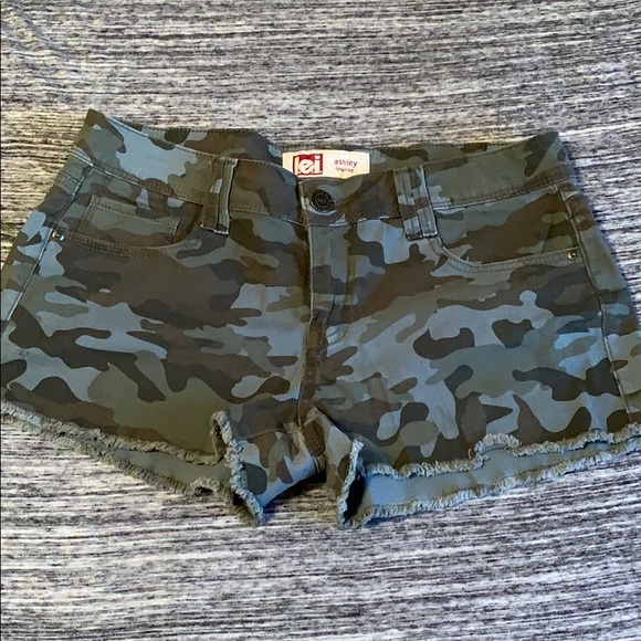 lei Pants - army print jean shorts